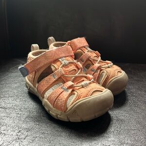 Used, great condition Keen toddler shoes, US 5